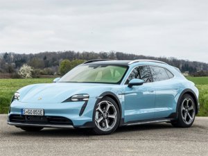 Porsche Taycan 4S Cross Puzzle Online Game